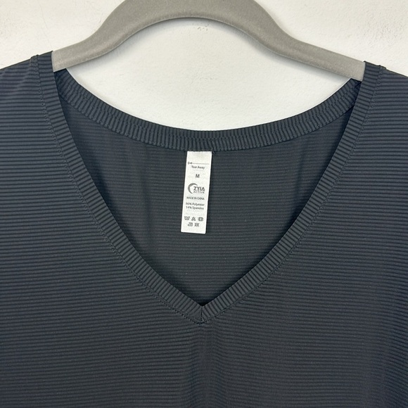 Zyia Active Black V-Neck Mini Stripes Tee Shirt Sz M - Picture 2 of 6